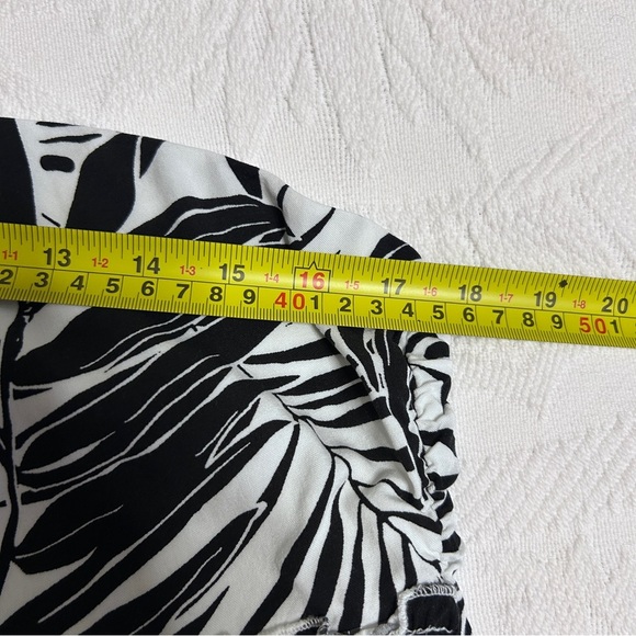 Halter Style Maxi Dress Women’s Size XL Black & White Leaf Print Ruched Back - Picture 4 of 7